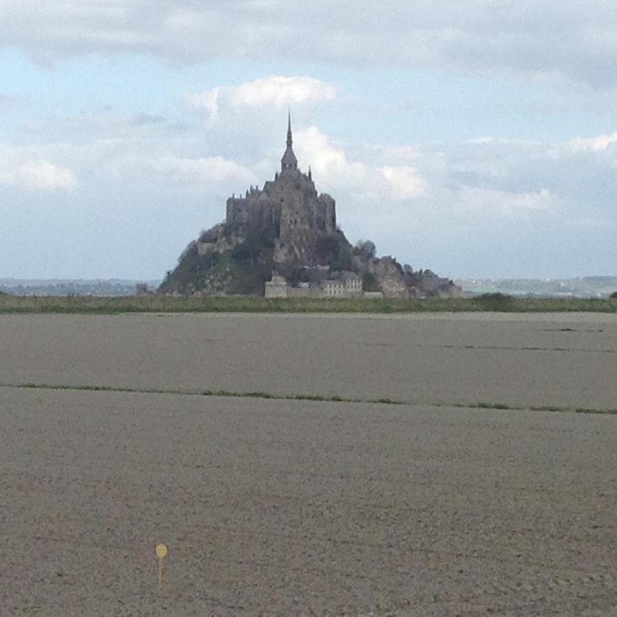 Chambres D'Hotes Dans La Baie Du Mt St Michel Carolles Exterior foto